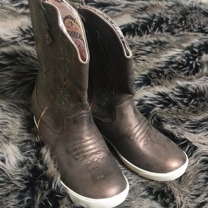 Justin Embroidered Cowboy Boots